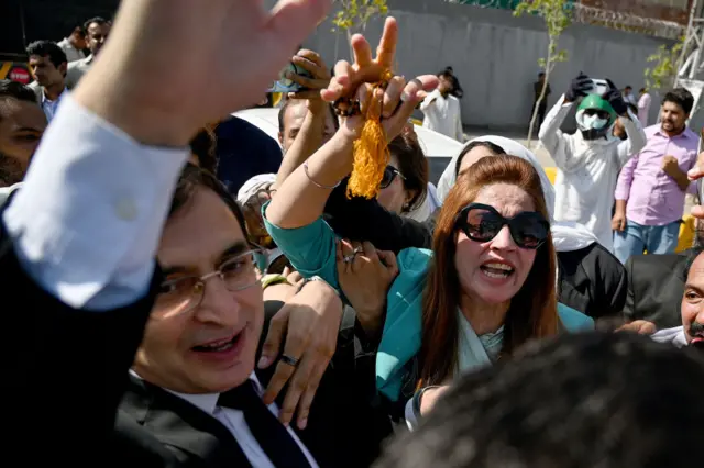 زرتاج گل، گوہر علی خان