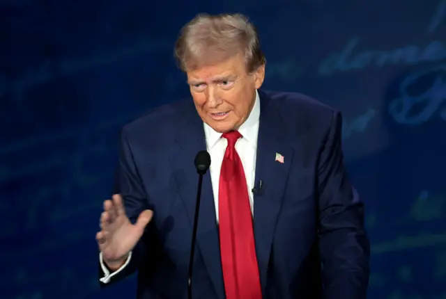 စကားစစ်ထိုးပွဲမှာ မြင်ရတဲ့ ဒေါ််နယ်ထရမ့်