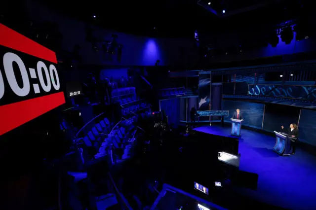 စကားစစ်ထိုးပွဲကို ပရိသတ်မပါဘဲ ရုပ်သံထုတ်လွှင့်ခဲ့