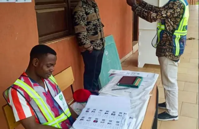 Ndị ọrụ Inec na-akwado ntuliaka