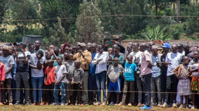 युगांडा की ओलंपियन एथलिट रेबेका चेप्टेगी की अंतिम यात्रा में उमड़े हजारों लोग