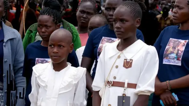 Ụmụ Cheptegei abụọ, Charity na Joy nọ n'oge akwamozu nne ha.