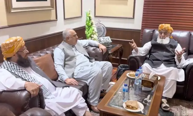 مولانا فضل الرحمان کی حکومت اور تحریک انصاف کے وفود سے ملاقاتیں