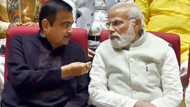 प्रधानमंत्री नरेंद्र मोदी के साथ नितिन गडकरी (फ़ाइल फ़ोटो)