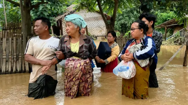 म्यांमार में 'यागी' तूफ़ान की वजह से आई बाढ़