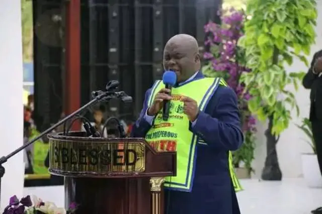 Lazarus Muoka onyeisi ụlọụka Chosen