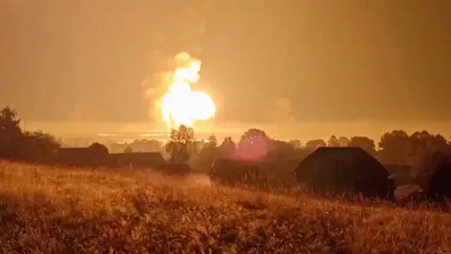 Кадры с сильными взрывами в Торопце появились в соцсетях