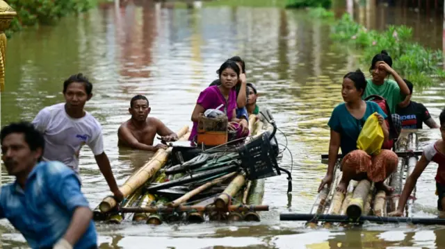 म्यांमार में यागी तूफ़ान के बाद आई भीषण बाढ़