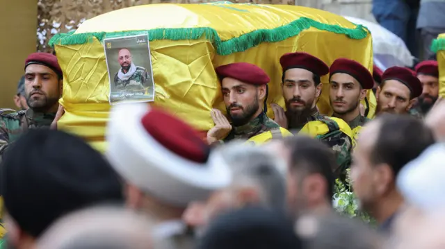 पेजर धमाकों में मारे गए लोगों की अंतिम यात्रा निकाली जा रही है