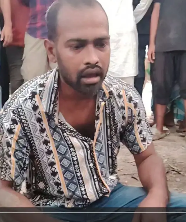 গণপিটুনিতে আহত হওয়ার পর বুধবার বিকেলে জাহাঙ্গীরনগর বিশ্ববিদ্যালয়ের সাবেক ছাত্রলীগ নেতা শামীম আহমেদ