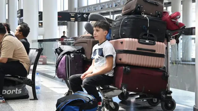 वॉकी टॉकी और पेजर किए गए बैन