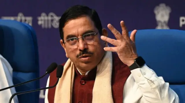 केंद्रीय मंत्री प्रहलाद जोशी