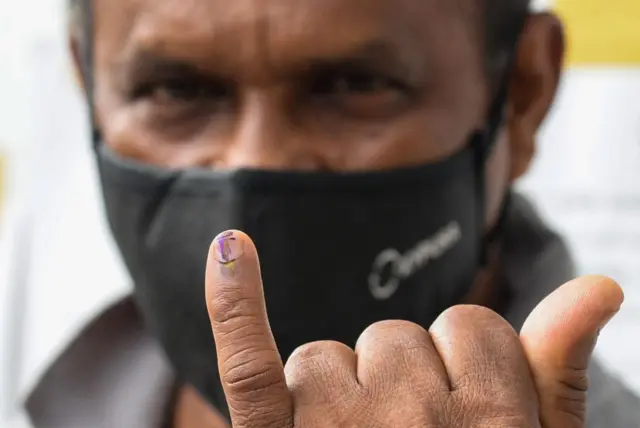 2024 ජනාධිපතිවරණයේ ඡන්දය ප්‍රකාශ කිරීමට තවත් ඉතිරිව ඇත්තේ පැයක පමණ කාලයකි.