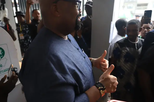 Labour Party govnorship candidate Olumide Akpata afta e cast im vote