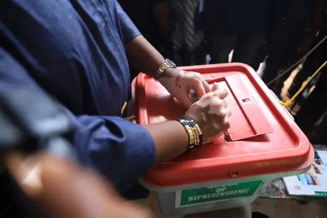 Labour Party govnorship candidate Olumide Akpata dey cast im vote for di Edo gubernatorial election