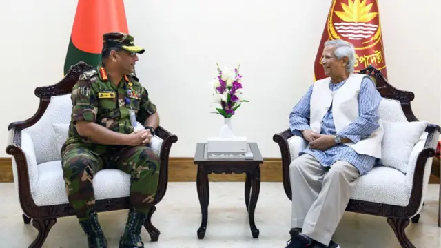 সেনাবাহিনী প্রধান জেনারেল ওয়াকার-উজ-জামান ও প্রধান উপদেষ্টা অধ্যাপক মুহাম্মদ ইউনূস