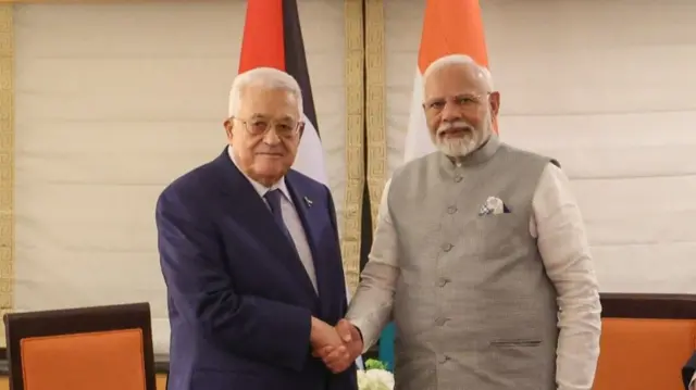 प्रधानमंत्री नरेंद्र मोदी और फ़लस्तीनी राष्ट्रपति महमूद अब्बास