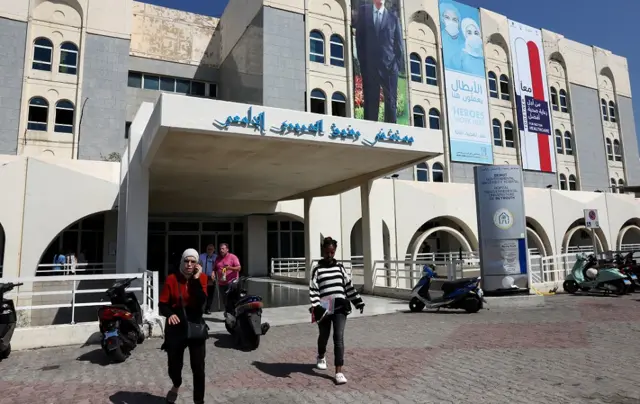 لبنان کی وزارتِ صحت کا کہنا ہے کہ پیر سے اب تک اسرائیل کے فضائی حملوں میں درجنوں خواتین اور بچوں سمیت 558 افراد ہلاک ہو چکے ہیں۔