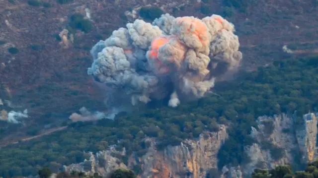 इसराइल और हिज़्बुल्लाह के बीच हमले तेज़ हो गए हैं