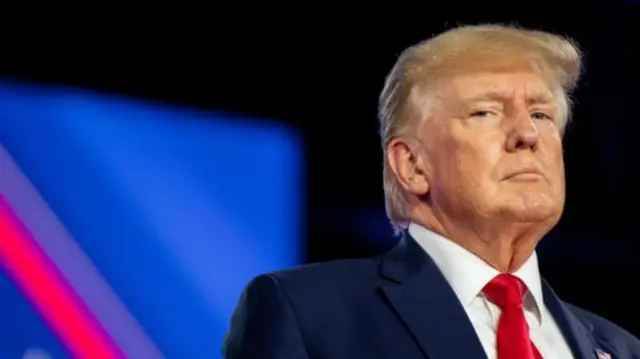 डोनाल्ड ट्रंप