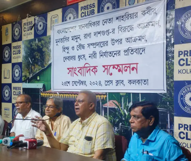 কলকাতায় সংবাদ সম্মেলনে বলছেন তথাগত রায় (ডান দিক থেকে দ্বিতীয়)