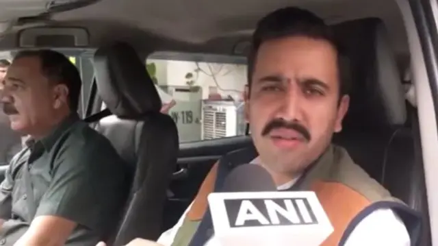 हिमाचल प्रदेश के लोकनिर्माण मंत्री विक्रमादित्य सिंह