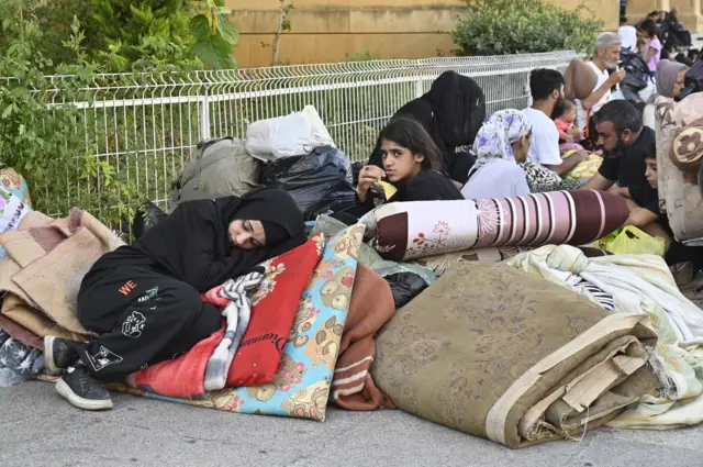 لبنانيون نزلوا إلى الشوارع بعد غارات إسرائيلية على بيروت