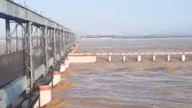 कोसी बैराज