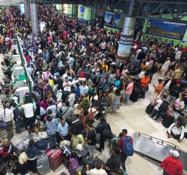 विमानस्थलमा बिहानैदेखि यात्रुको चाप