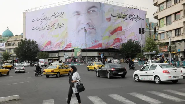 بیلبورد حسن نصرالله روی ساختمانی در تهران
