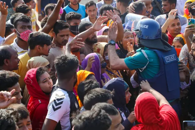 শ্রমিক বিক্ষোভ