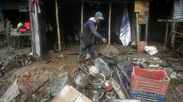 नेपाल में बाढ़ और भूस्खलन से भारी तबाही हुई है