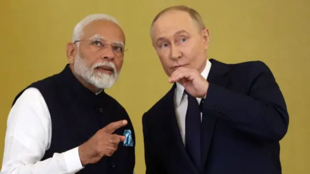 प्रधानमंत्री नरेंद्र मोदी और रूस के राष्ट्रपति व्लादिमीर पुतिन (फ़ाइल फ़ोटो)