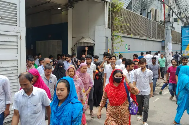 শ্রমিক বিক্ষোভে আশুলিয়ায় ৭৯ কারখানা বন্ধ