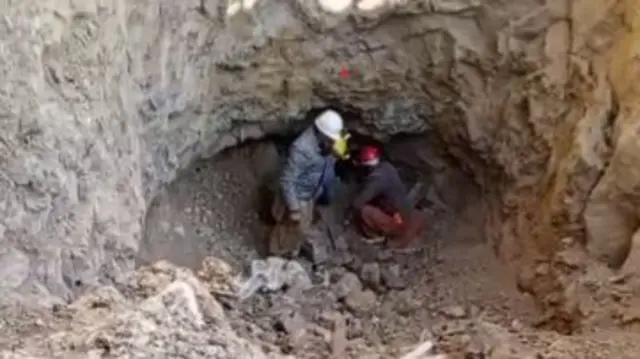 کوئلے کی کان میں حادثے میں پھنس جانے والے 12 کانکنوں کو بچانے کے لیے ریسکیو آپریشن جاری