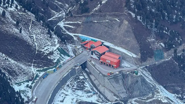 जेड मोड़ टनल