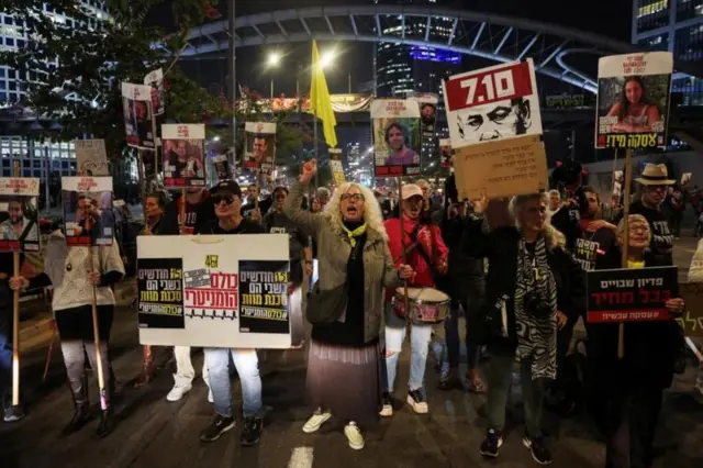 عکس تجمع خانواده گروگان‌های اسرائیلی