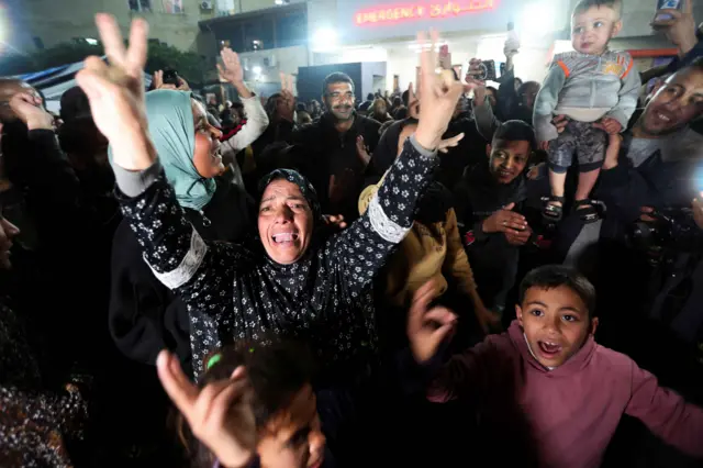 نساء وأطفال فلسطينيون
