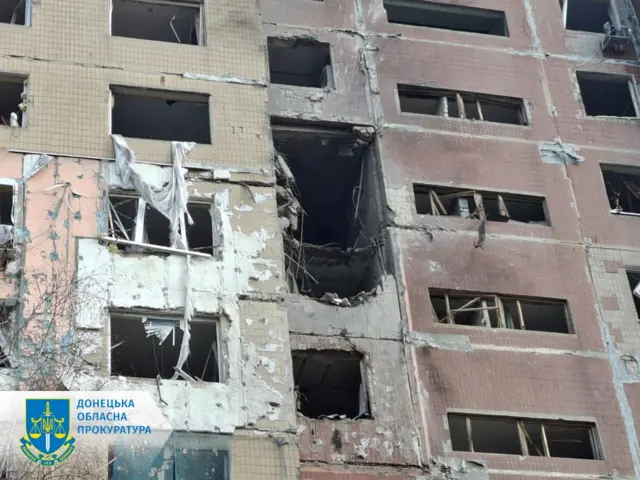 Поврежденное здание в Краматорске