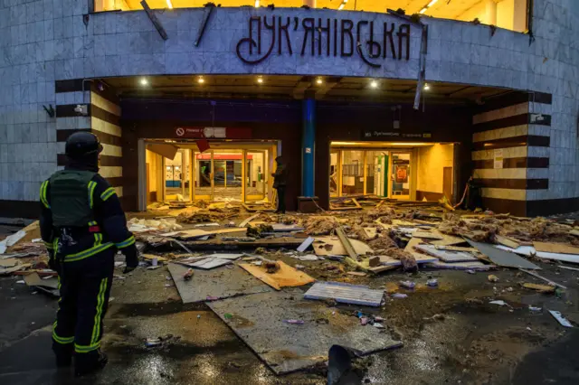 станция метро «Лукьяновская»