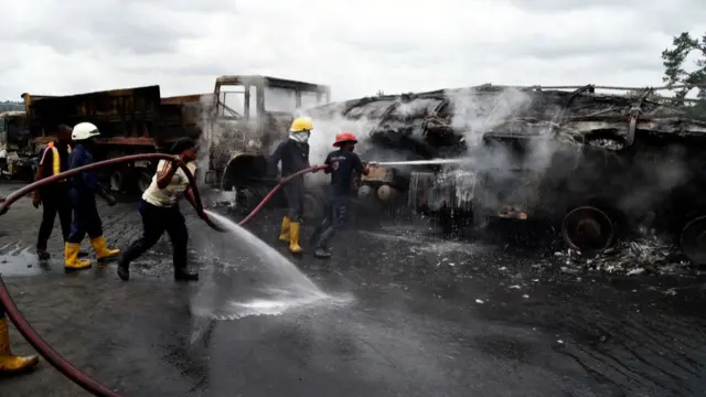 Mmadụ 77 anwụọla dịka ụgbọala tanker gbara ọkụ na Niger steeti