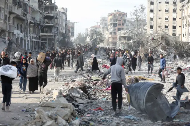فلسطينيون نازحون.