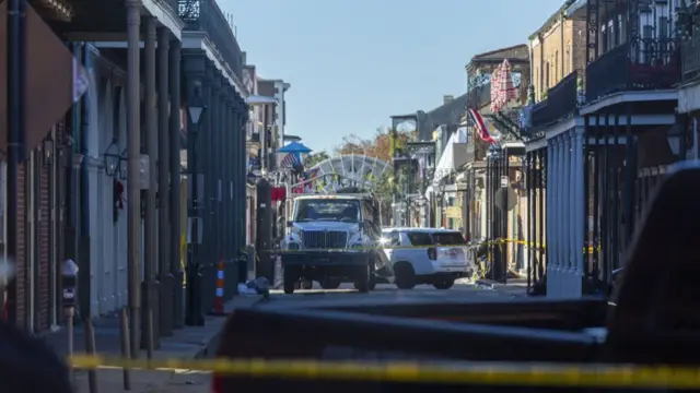 न्यू ऑर्लिन्स में एक शख्स ने ट्रक से भीड़ को रौंदा