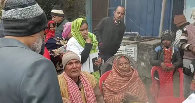 बिहार के पश्चिमी चंपारण ज़िले में कथित तौर पर ज़हरीली शराब पीने से सात लोगों की मौत का मामला समाने आया है