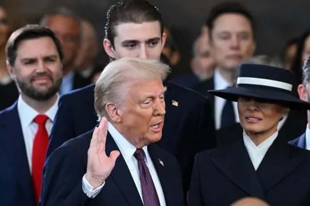 Trump faz seu juramento