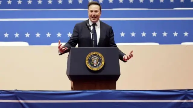 Elon Musk durante discurso para apoiadores7games baixar o aplicativo wwwTrump na Capital One Arena