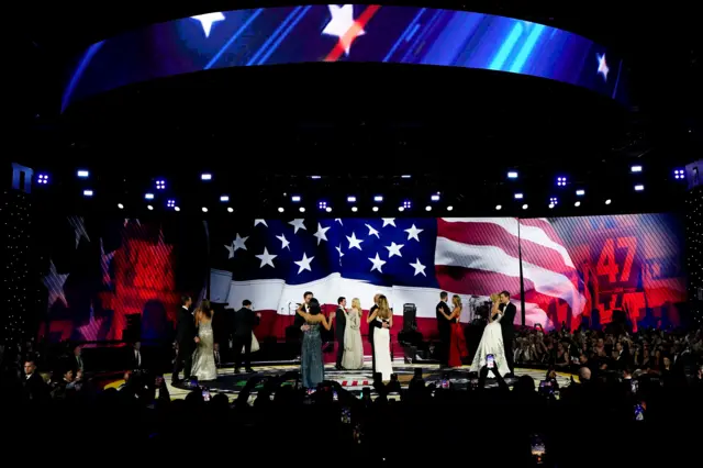 ညနေခင်းကပွဲ ၃ ခုထဲက ဒုတိယမြောက်ကပွဲဖြစ်တဲ့ လစ်ဘာတီ ကပွဲ စင်မြင့်ထက် မြင်ကွင်း