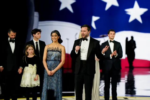 လစ်ဘာတီကပွဲမှာ မြင်ရတဲ့ အမေရိကန်ဒုတိယသမ္မတ ဗန့်စ်နဲ့ ဒုတိယသမ္မတ ကတော်