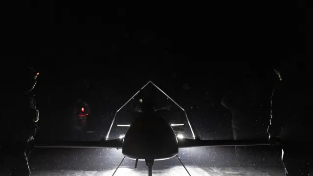 Украинский дрон сфотографирован в темноте