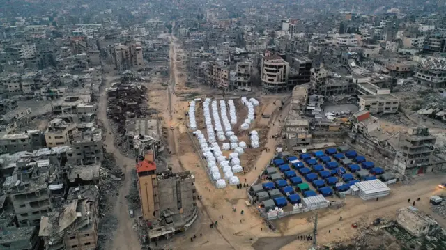 معسكر خيام جديد أقيم لإيواء الفلسطينيين المتوقع عودتهم إلى شمال غزة